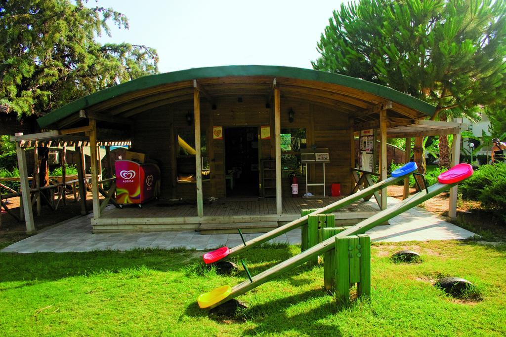 Aska Costa Holiday Club Side Luaran gambar
